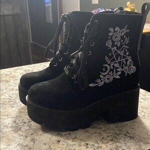 Black Floral Lace-Up Women's Boots